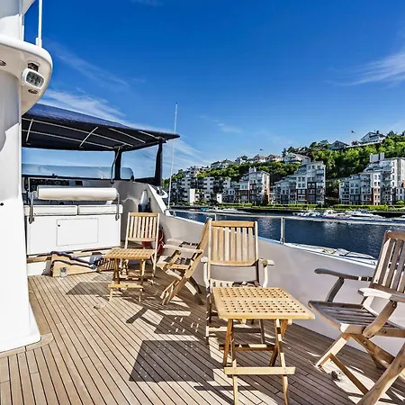 Botel Raymond Du Puy, *