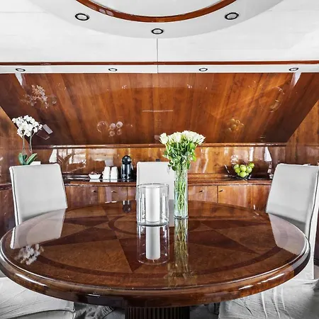 Botel Raymond Du Puy, *